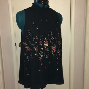 Beautiful black floral 🌺 sleeveless blouse Lg NWT